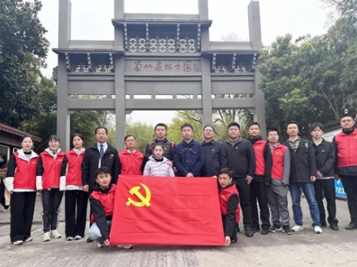 美而特集團(tuán)：追思先烈鑄忠魂，賡續(xù)初心啟新程｜開(kāi)展清明祭掃先烈活動(dòng)