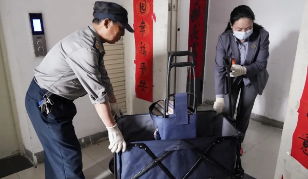 樓道煥新顏！美而特持續(xù)開展樓道清理專項(xiàng)行動(dòng)
